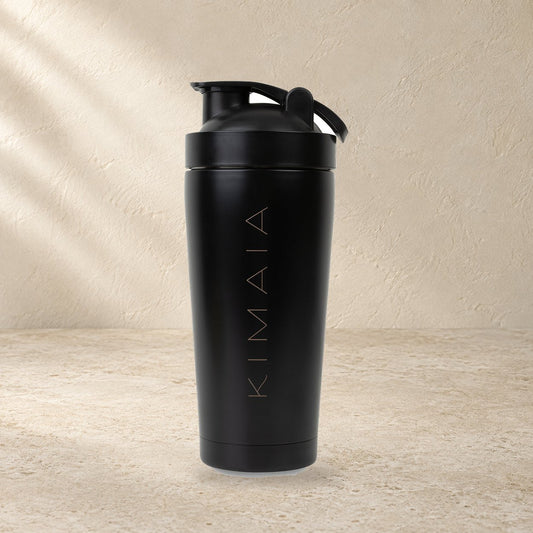 KIMAIA Shake Cup — productdetail op een lichte natuurlijke achtergrond