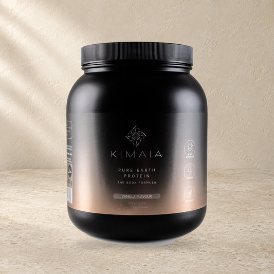 KIMAIA Pure Earth Protein - Dierlijke Eiwitten — productdetail op een lichte natuurlijke achtergrond