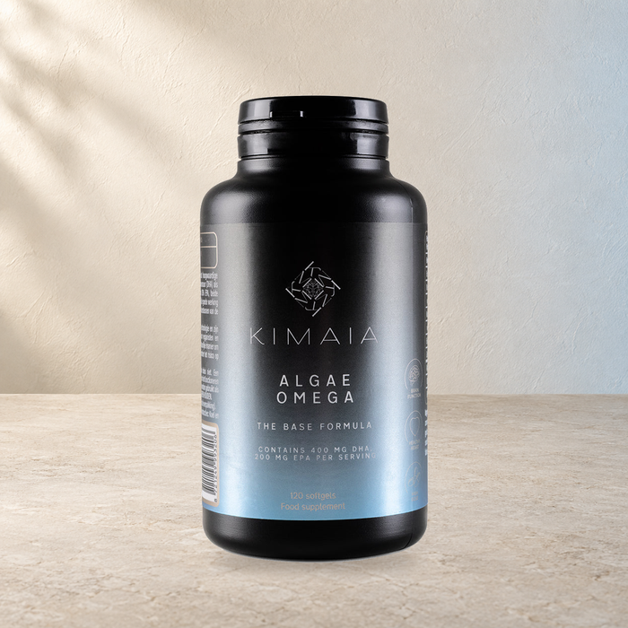 KIMAIA Algae Omega — hoofdfoto op een lichte natuurlijke achtergrond