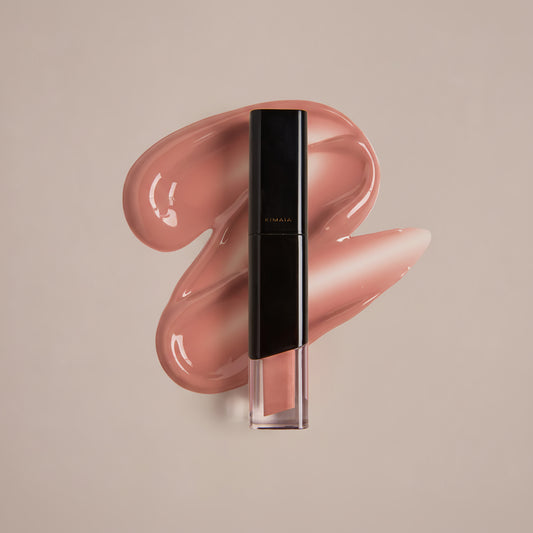 KIMAIA Silk Gloss met een perzikroze kleurstaal op een beige achtergrond.