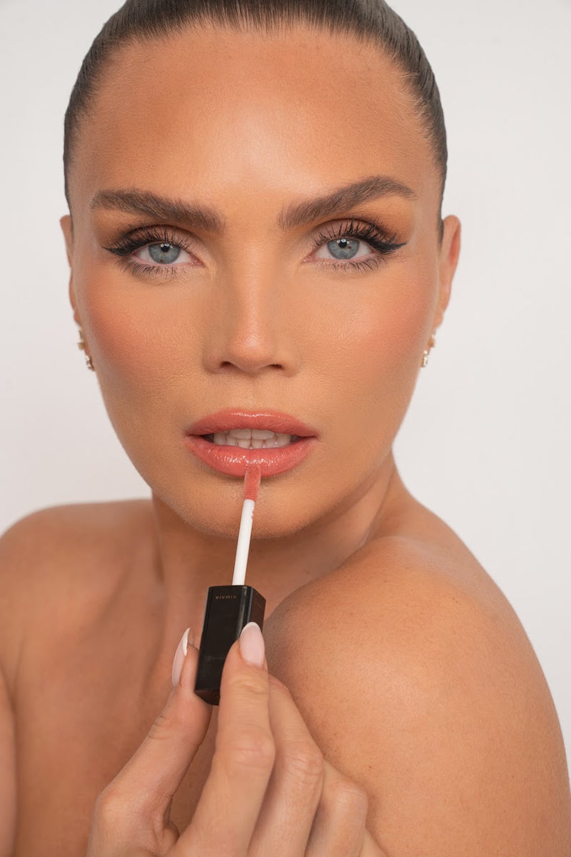 Kim Feenstra brengt KIMAIA Silk Gloss aan